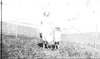 vera and mae dagion 1928.jpg